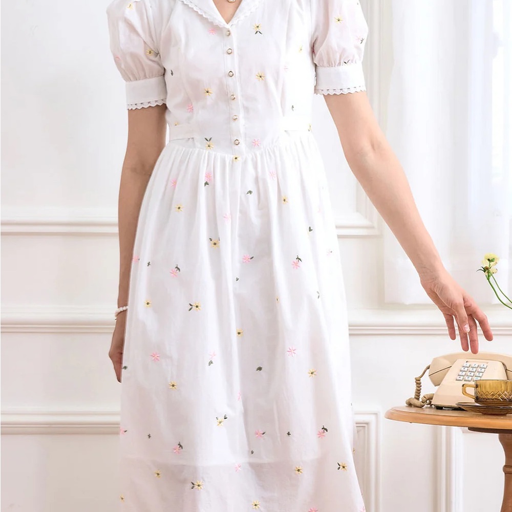 NWT Simple Retro Mariam Daisy Embroidered Dress Medium - Picture 1 of 7